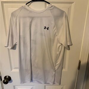Under Armour Men's Light Gray Athletic Tee